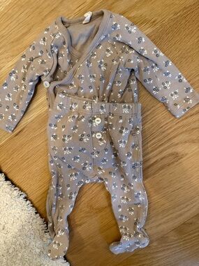 Unbranded Taupe Floral Baby One-Piece Footed Romper